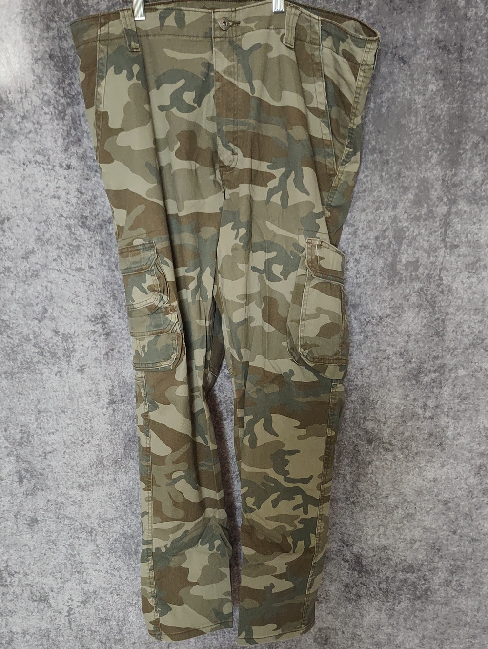 Wrangler Men's Camo Cargo Pants - Olive and Brown